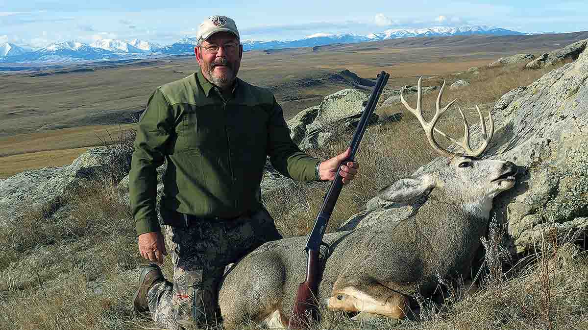 Kurt Stovall with a mule deer shot in 2019 with a Winchester Model 1894 .32-40.